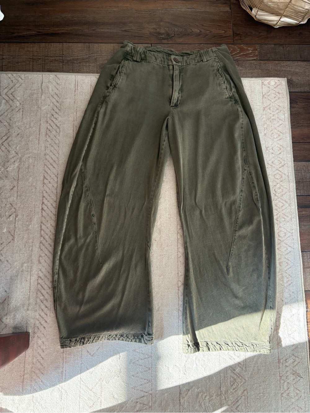 Women’s Olive Green Casual Barrel-Leg Pants